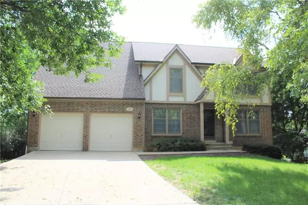 15905 W 79th TER, Lenexa, KS 66219