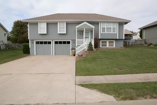 Raymore, MO 64083,1606 Beau DR