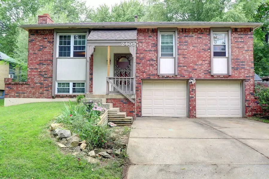 2409 NW Salem CT, Blue Springs, MO 64015