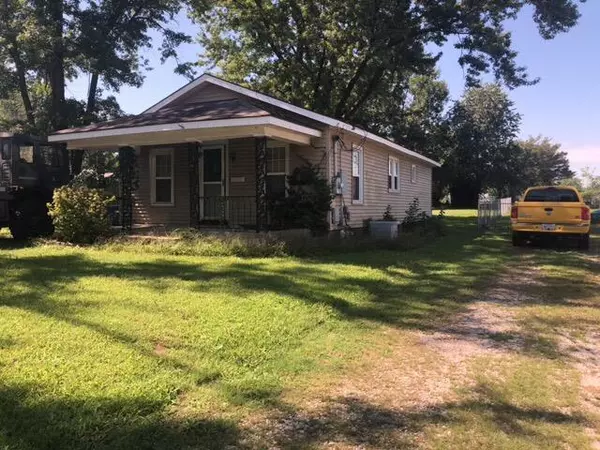 401 N Elizabeth ST, Nevada, MO 64772