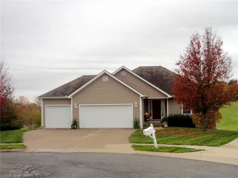 2808 Meadow Ridge DR, St Joseph, MO 64504