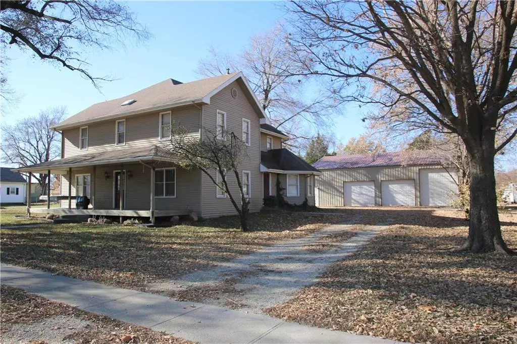 Overbrook, KS 66524,413 Maple ST