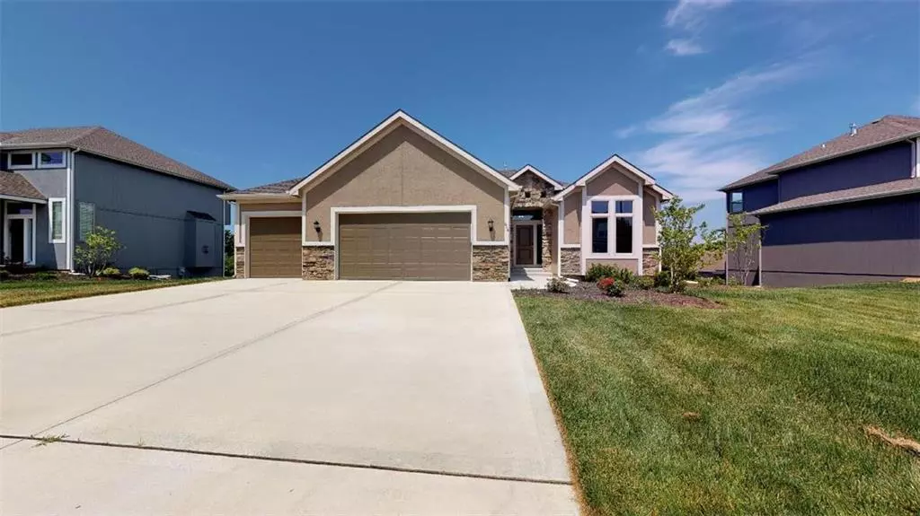 Lansing, KS 66043,806 Canyon LN