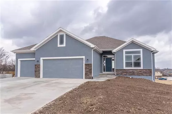 2717 E Locust CT, Tonganoxie, KS 66086