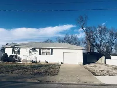 218 W Garfield ST, Nevada, MO 64772