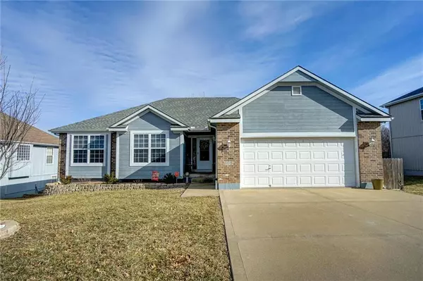 805 Foxtail DR, Grain Valley, MO 64029