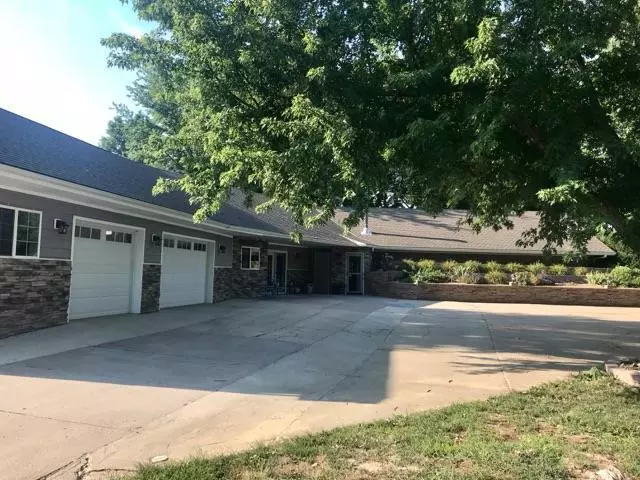 4024 S 11th street RD, St Joseph, MO 64503