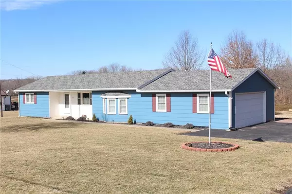 1305 E 4th ST, Tonganoxie, KS 66086