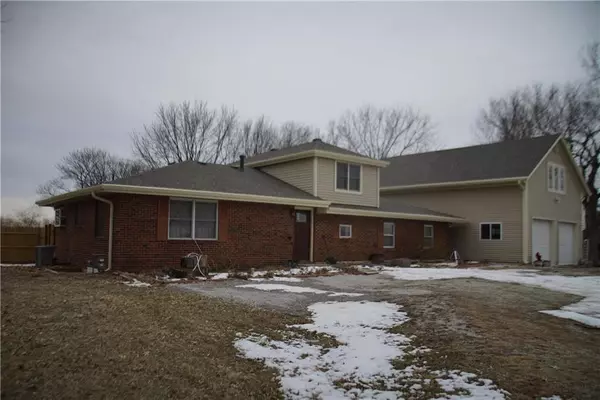 32011 E Pink Hill RD, Grain Valley, MO 64029