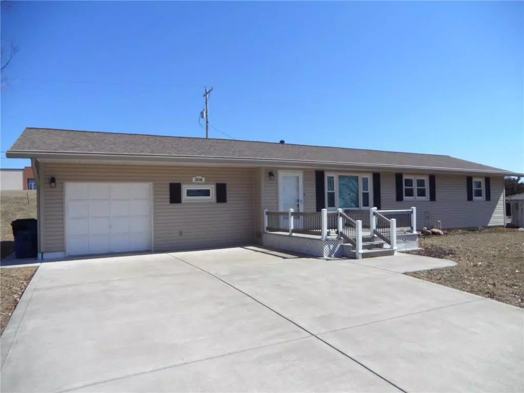 Mclouth, KS 66054,306 S Westview RD