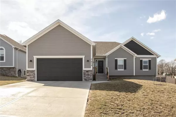 2114 NW Sycamore LN, Grain Valley, MO 64029