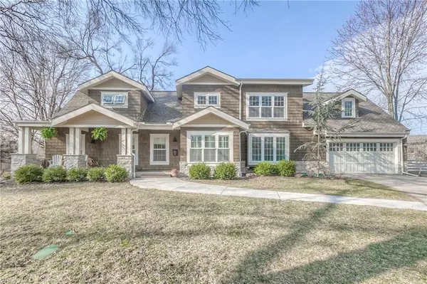 3225 W 81st TER, Leawood, KS 66206