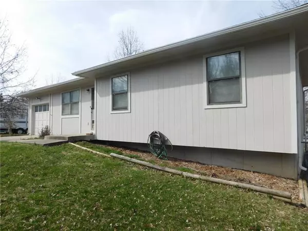 Warrensburg, MO 64093,197 SE 51 RD