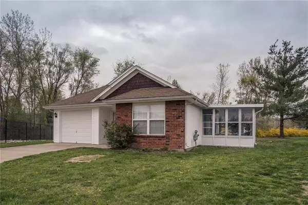 1107 SW Blue Branch DR, Grain Valley, MO 64029