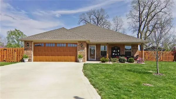 1611 NW Creekland DR, Grain Valley, MO 64029