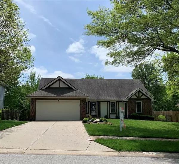 11415 W 105th TER, Overland Park, KS 66214