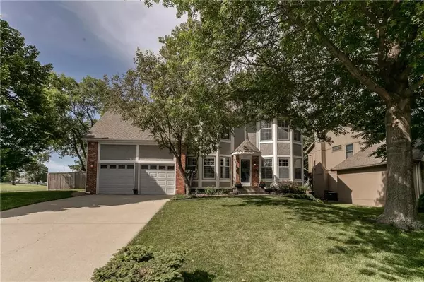 15651 W 141st TER, Olathe, KS 66062