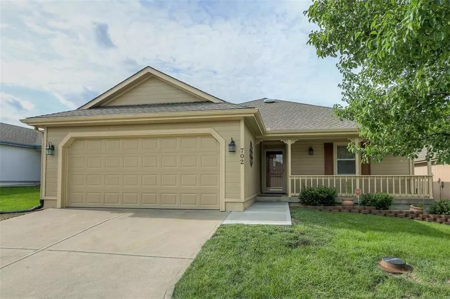 702 SUN CT, Raymore, MO 64083