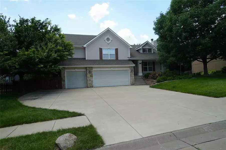 4304 Kensington DR, St Joseph, MO 64506