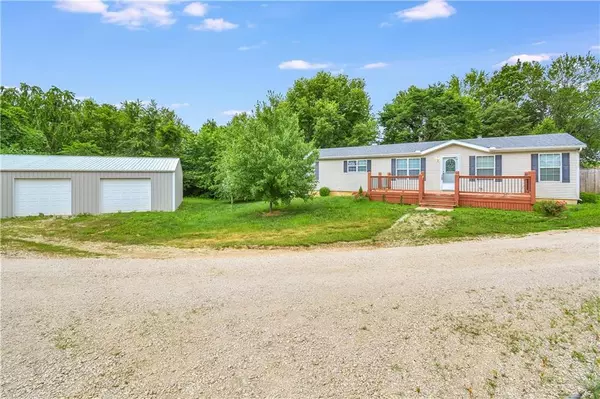 898 Rice RD, Oak Grove, MO 64075