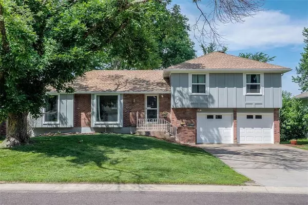 8904 W 95th TER, Overland Park, KS 66212