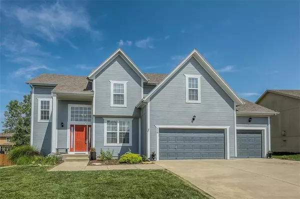 319 S Stonecrest RD, Olathe, KS 66061