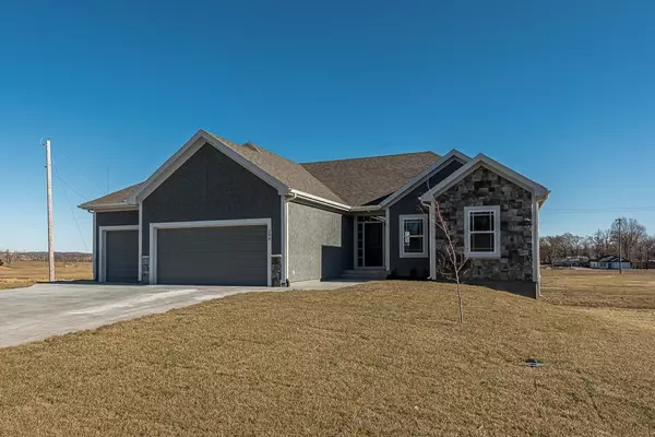 290 Aspen ST, Linwood, KS 66052