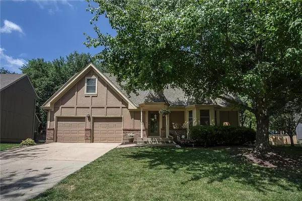 Lenexa, KS 66219,8402 Twilight LN