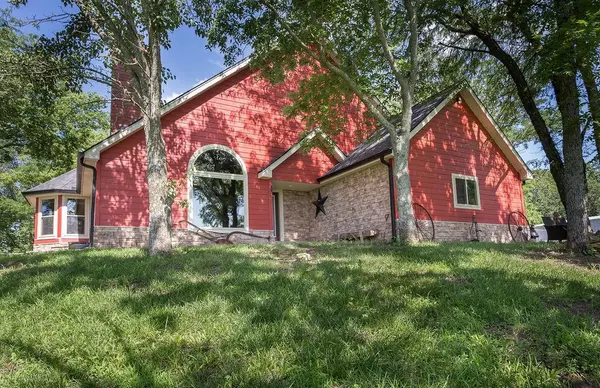 12156 S Stanley RD, Overbrook, KS 66524