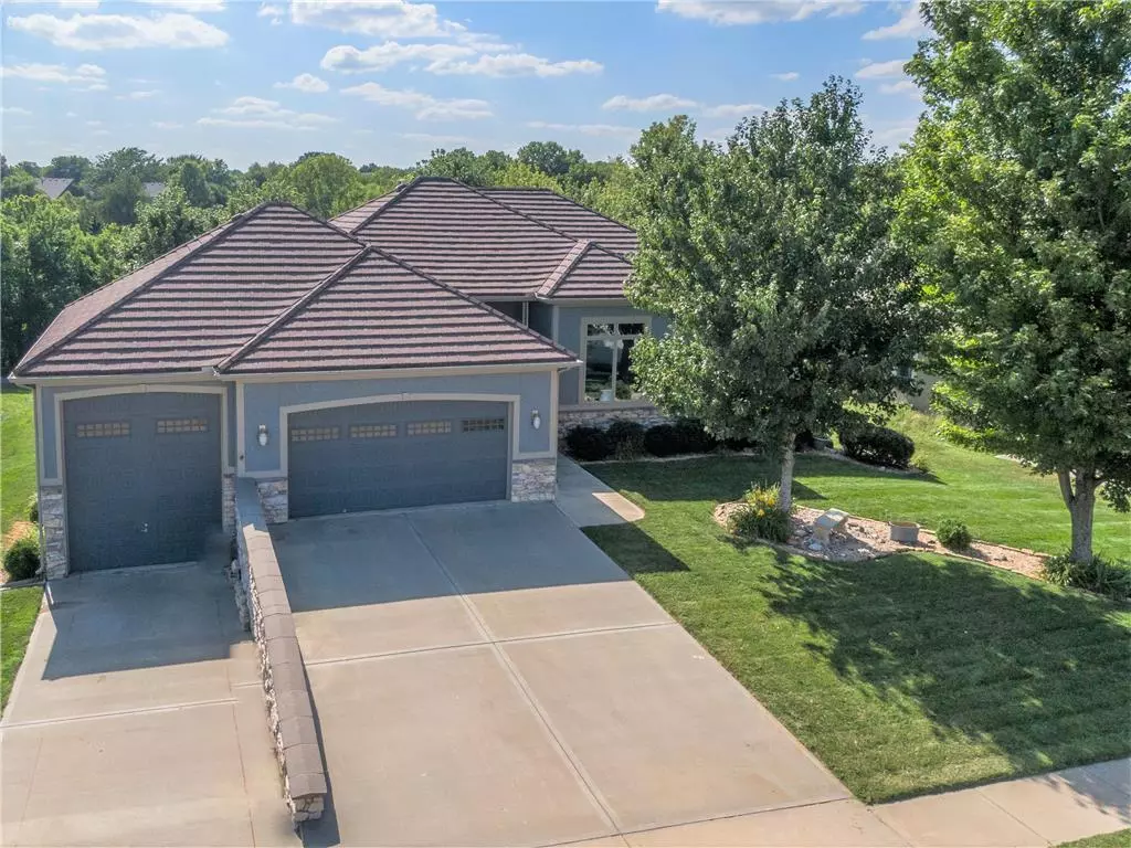 Louisburg, KS 66053,309 Shoreline DR