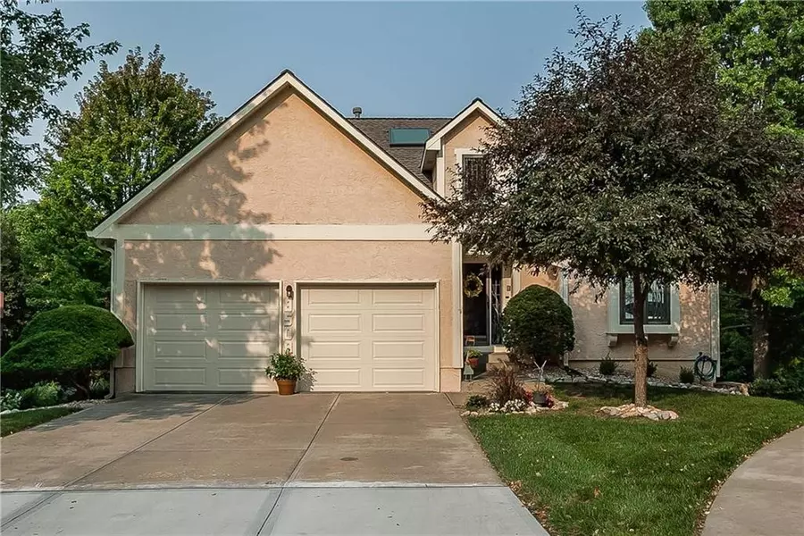 8508 Westgate ST, Lenexa, KS 66215