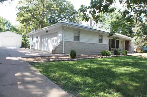 706 SW 15th ST, Oak Grove, MO 64075