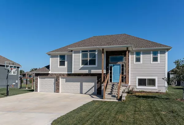 14168 Ashbury CT, Basehor, KS 66007