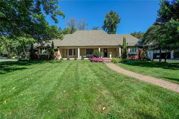 Leawood, KS 66206,8730 Cherokee CT