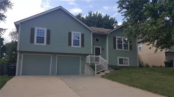 225 Carriage XING, Lansing, KS 66043