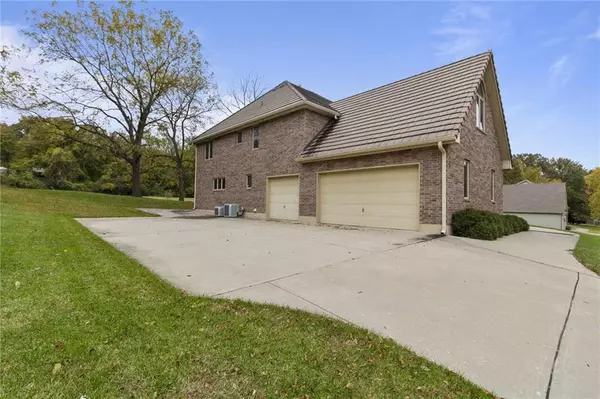 Independence, MO 64052,3520 S Woodland CT