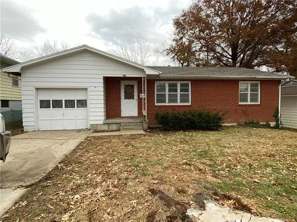 307 S Mitchell ST, Warrensburg, MO 64093