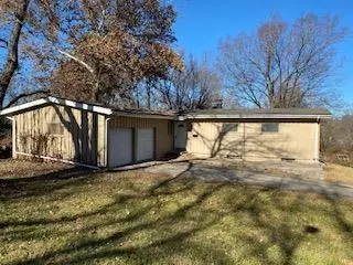 6306 Fairlane DR, Kansas City, MO 64134