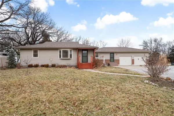 301 E 1st ST, Wellsville, KS 66092