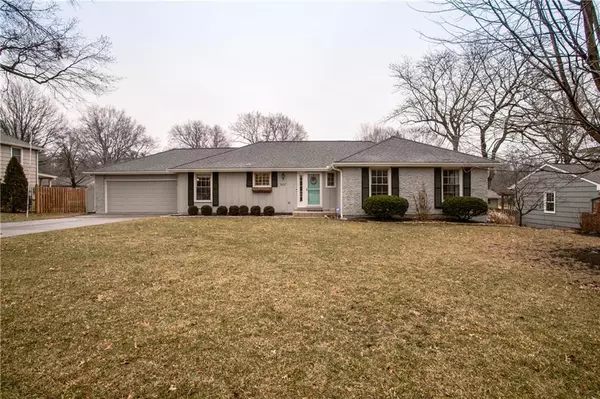 8117 Juniper DR, Prairie Village, KS 66208