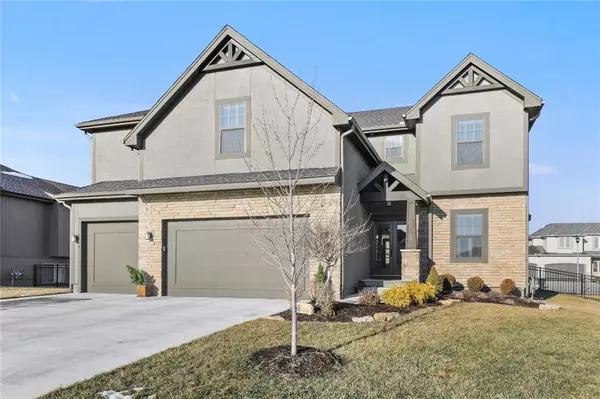 9804 W 163rd PL, Overland Park, KS 66085