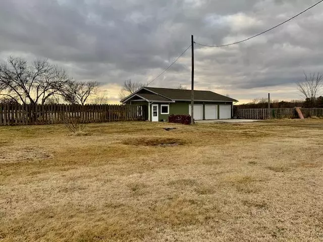 1746 215th ST, Fort Scott, KS 66701