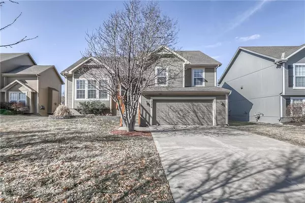 12376 S Quail Ridge DR, Olathe, KS 66061