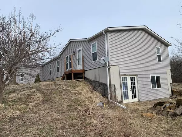 27165 Timber LN, Wellsville, KS 66092