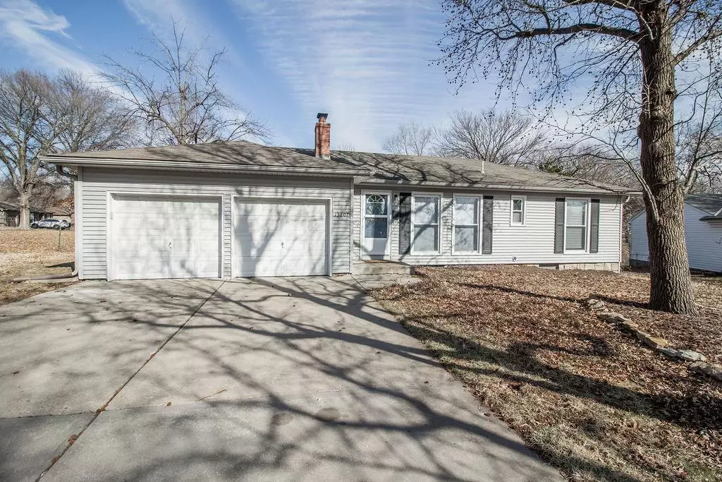 Lenexa, KS 66215,13207 Logan LN