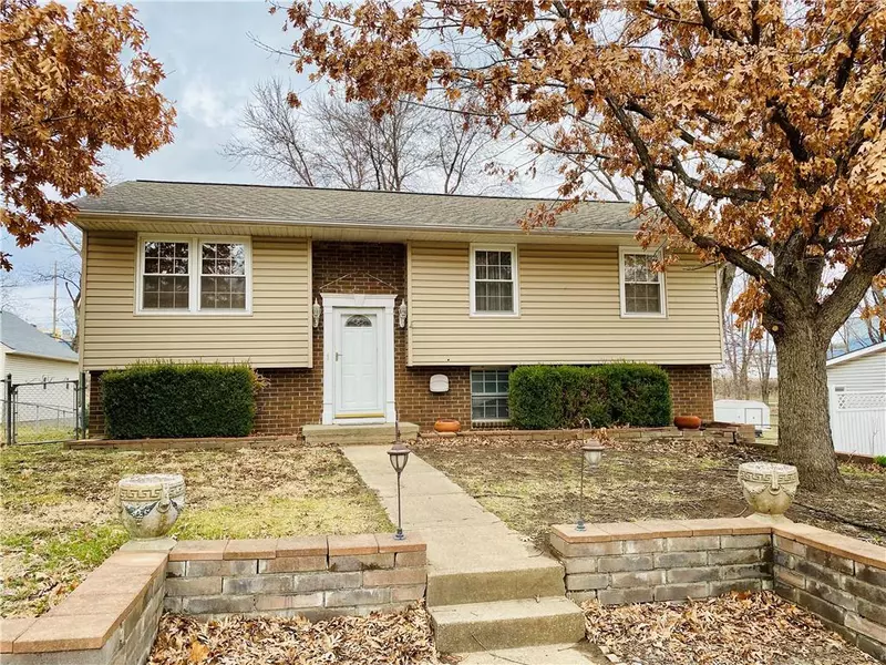 5405 University AVE, St Joseph, MO 64503