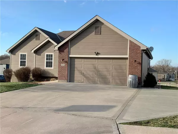 806 SW Meadow Glen N/A, Grain Valley, MO 64029