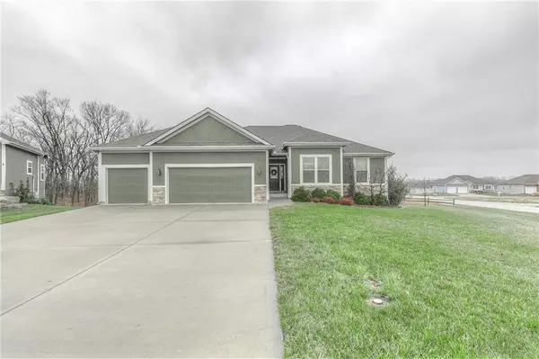 16750 Hidden Ridge Pkwy, Basehor, KS 66007