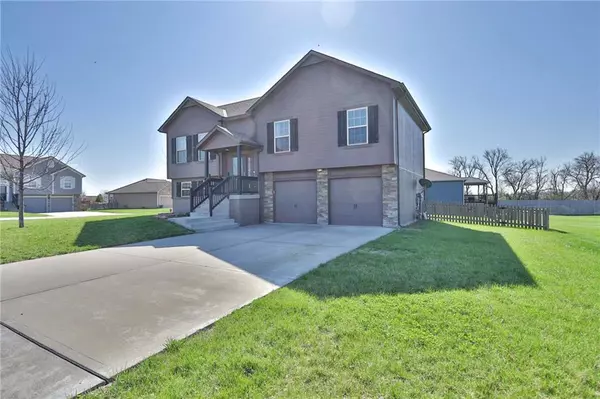 Raymore, MO 64083,1915 Red Bud CT