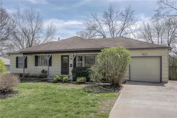 8209 W 91st TER, Overland Park, KS 66212